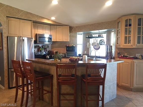 4th image of 106 NE 12th Ln