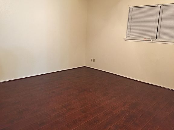 4th image of 11327 Beechnut St #11327