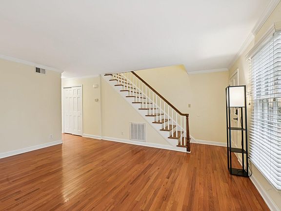 5th image of 409 Smith Ave #105