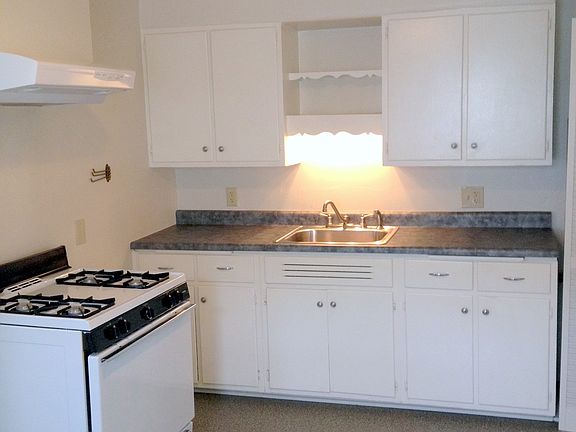 3rd image of 233 Morningside Dr NE