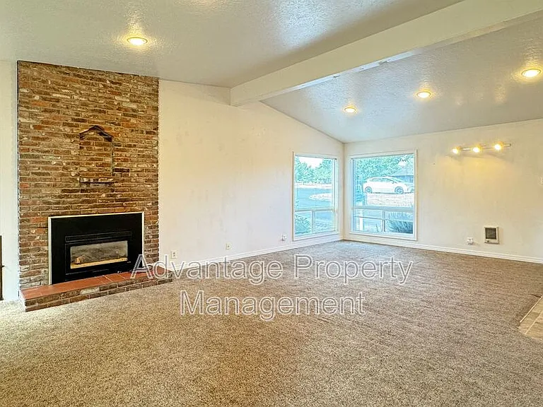 4010 SW Western Blvd — Photo 2