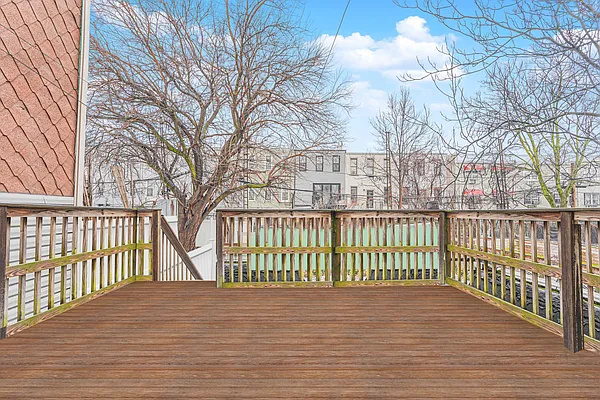 Sold by REMAX Elite | media 26