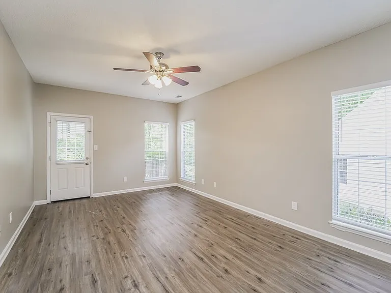 8433 Cullingford Ln — Photo 10