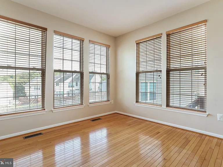 8818 Papillon Dr — Photo 14