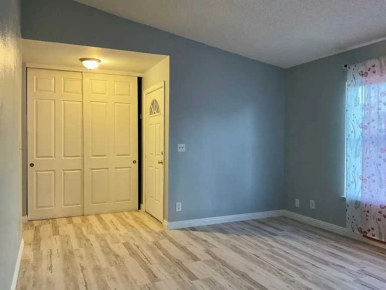 1312 N North St — Photo 12