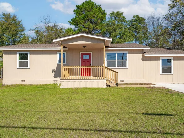 2608 Hendricks St, Gladewater, TX 75647