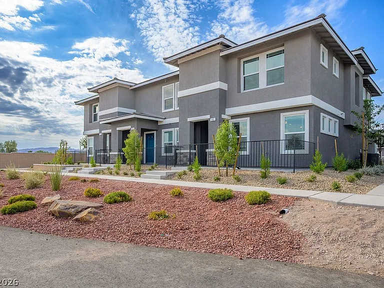 482 Golden Myna Ave — Photo 1