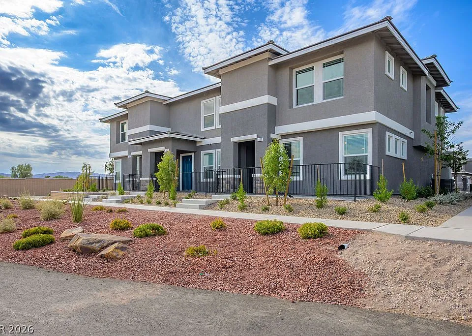 482 Golden Myna Ave