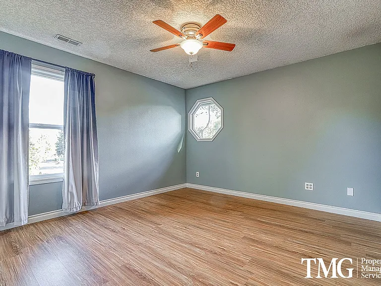 11004 NE Sherwood Dr — Photo 17
