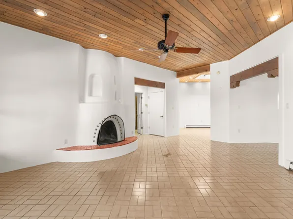 2885 Plaza Blanca, Santa Fe, NM 87507