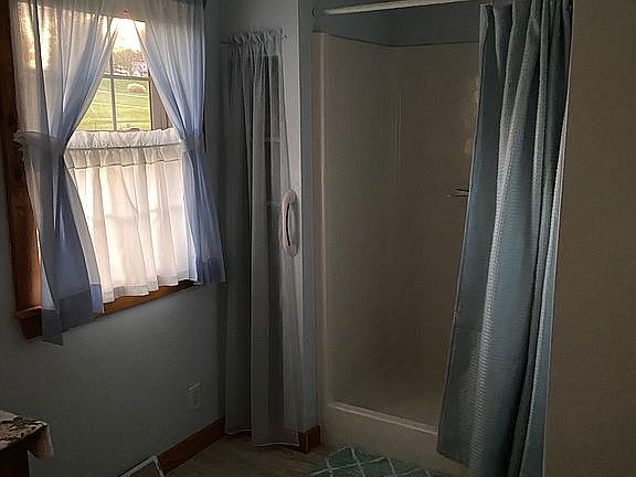 4th image of 1312 Hanna Ln