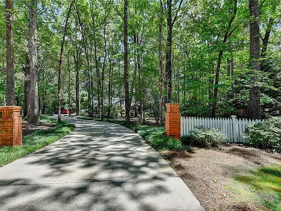 2nd image of 2051 Lullwater Pl