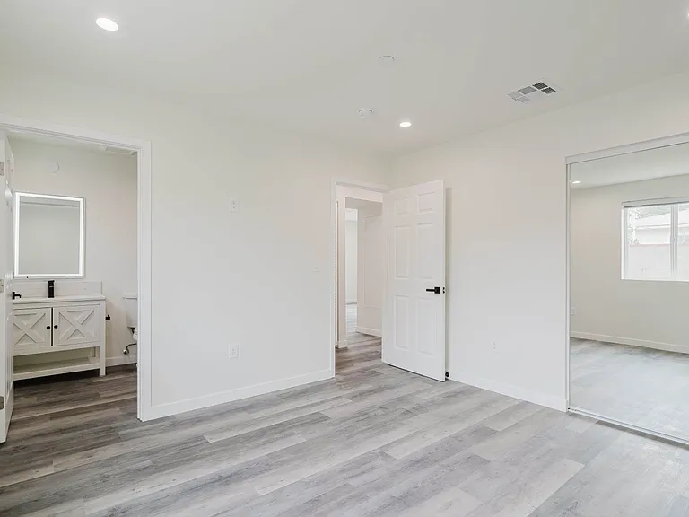 7732 Etiwanda Ave — Photo 21