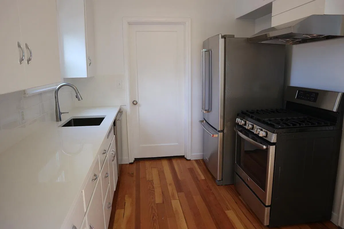 2 bed, 920 sqft, $2,500 — Photo 3