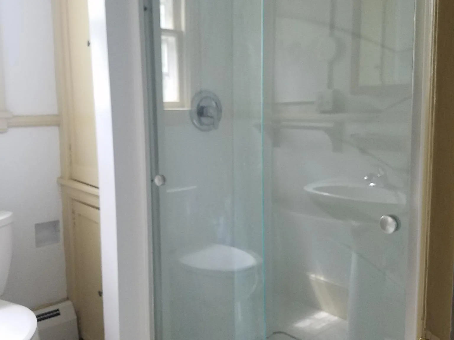 3 bed, 750 sqft, $3,300 — Photo 3