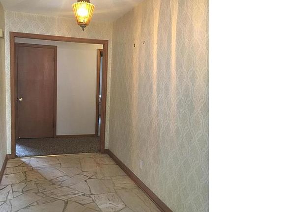 Front entry foyer