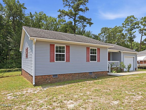 3rd image of 104 Bayberry Road