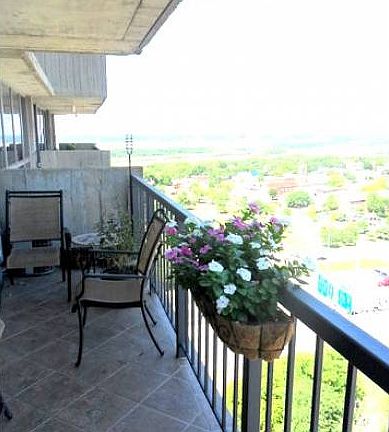 3rd image of 600 E Admiral Blvd Unit 1606