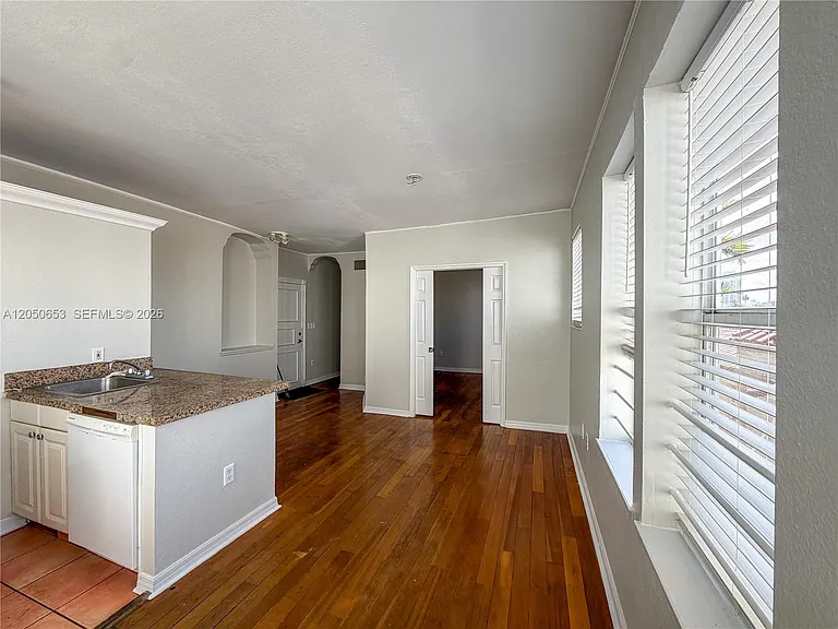 1027 Pennsylvania Ave #303 — Photo 6