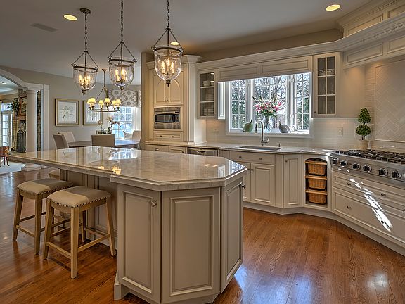 4th image of 22 Charlotte Hill Dr
