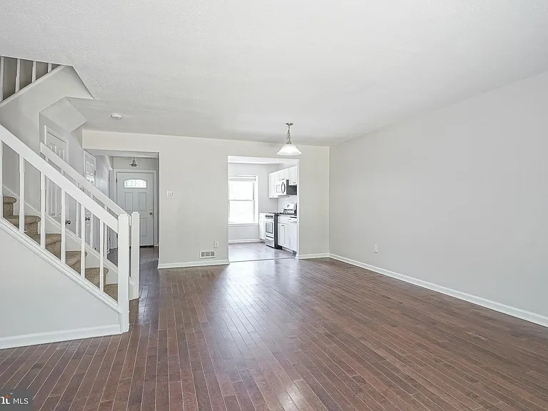 2205 Elberta Ln — Photo 9