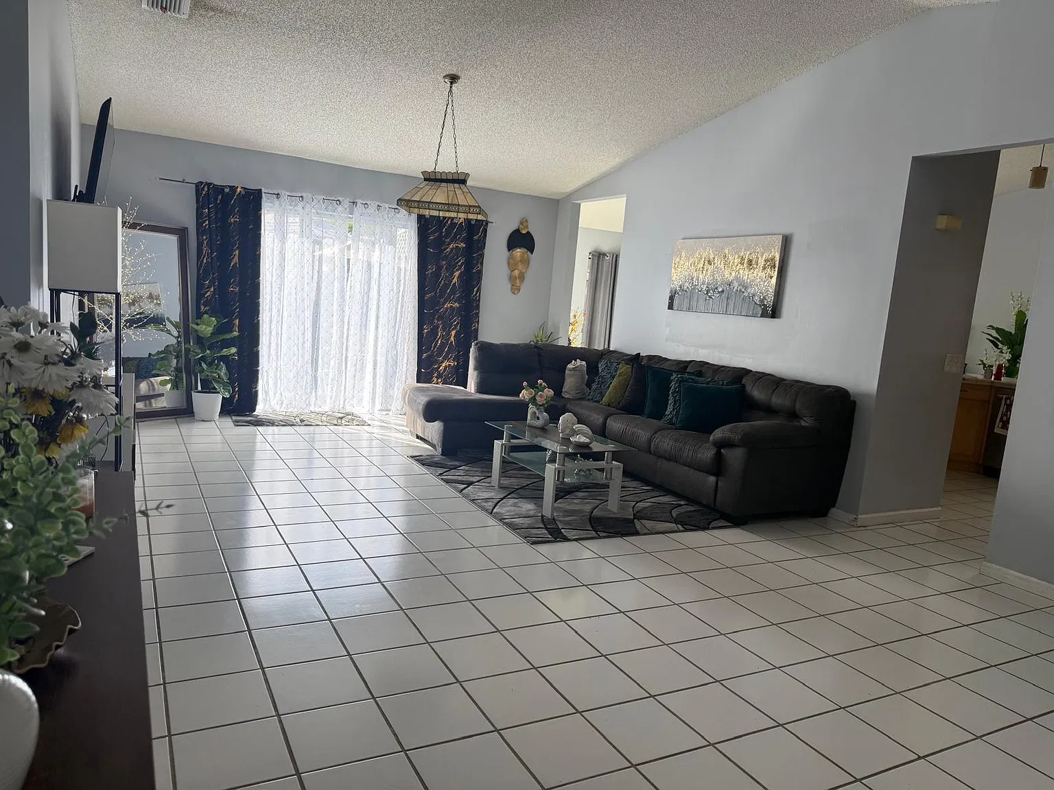 3 bed, 1711 sqft, $3,275 — Photo 2