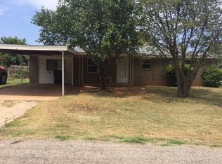 925 Lacy Dr, Arapaho, OK 73620