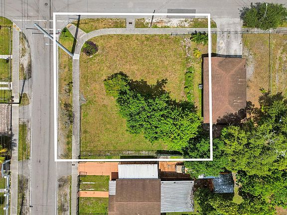 5th image of 1895 NW 58th Street