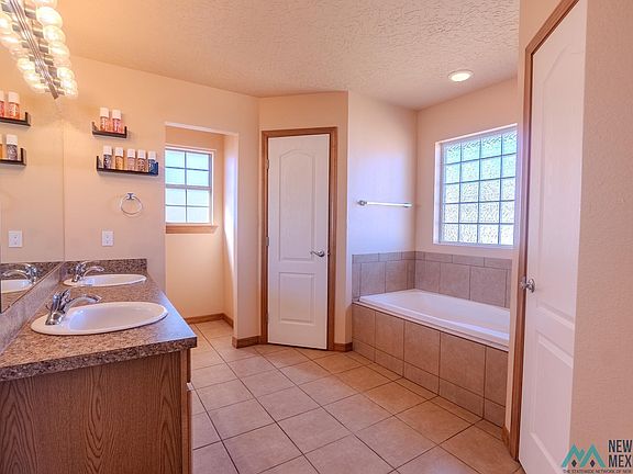 3rd image of 4516 Sandstone Dr