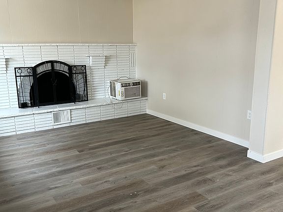 3rd image of 2502 Hillcrest Ln #2502