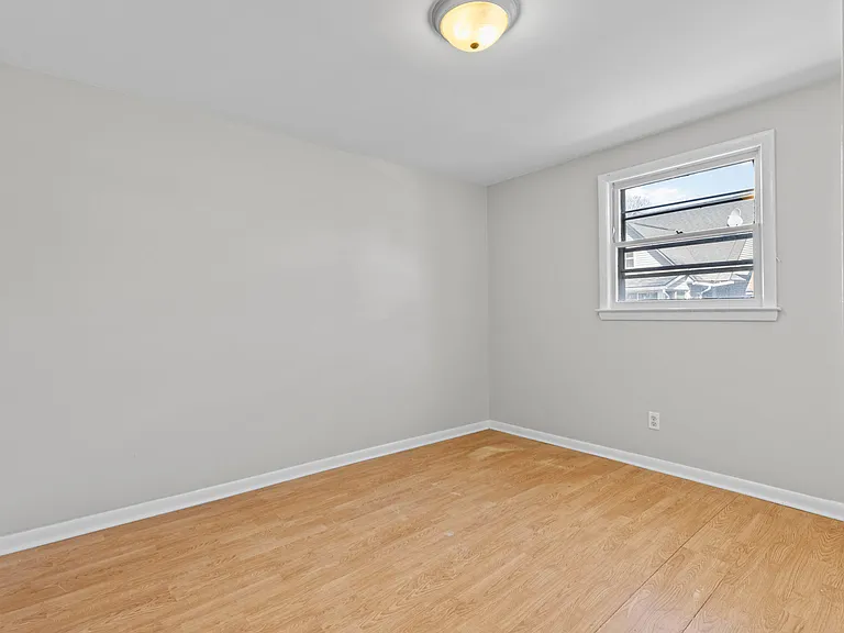 285 Richard St — Photo 13