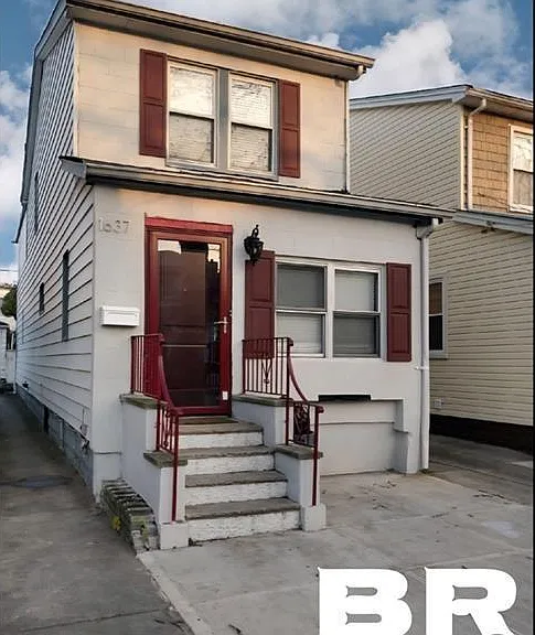 1637 W 2nd St — Photo 14