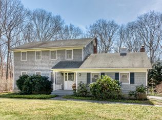 2 Hidden Path, Quogue, NY 11959