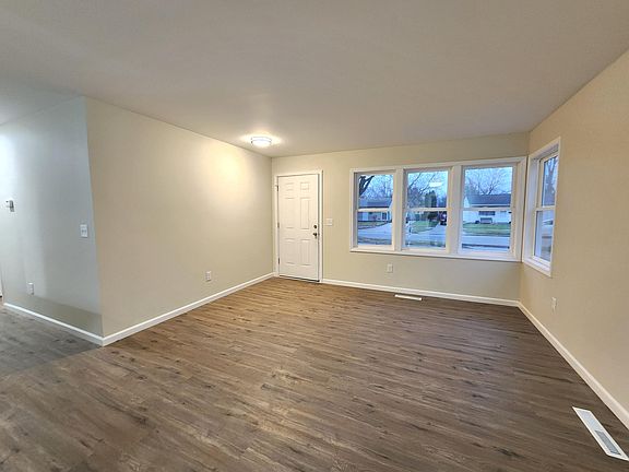 2nd image of 1613 Mollie St