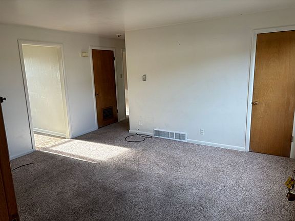 2nd image of 2044 Westwood Hl APT 2