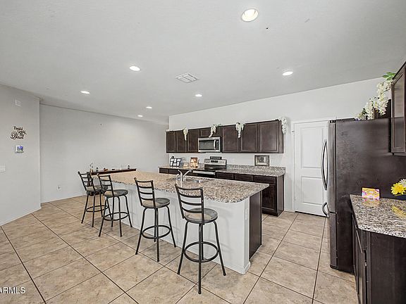 3rd image of 7631 W MIAMI Street