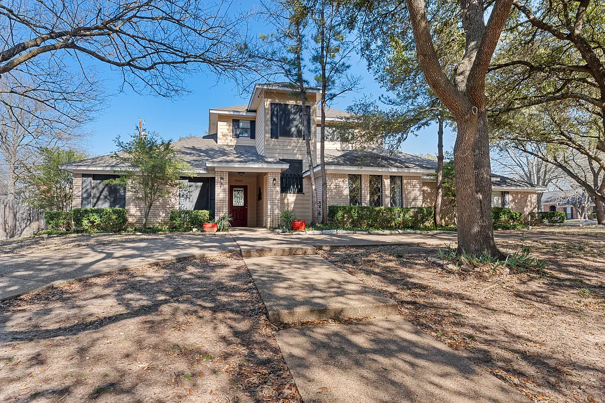Building Photo - 9622 Oak Springs Dr