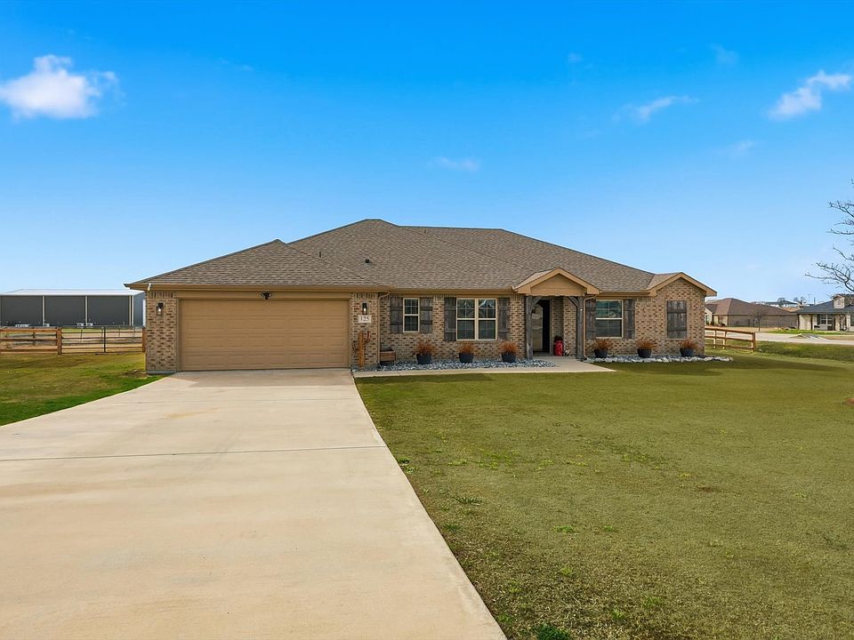 1st image of 125 Brook Ln