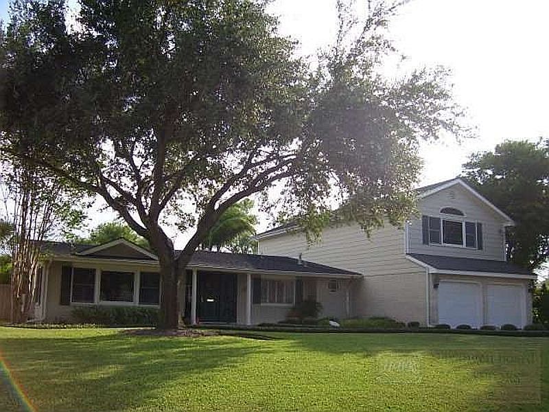 2nd image of 1918 Elmwood Dr