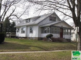 516 Larchwood Dr, Storm Lake, IA 50588