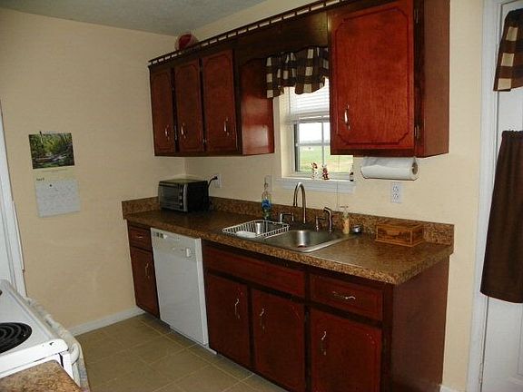 3rd image of 2058 Carneal Ln