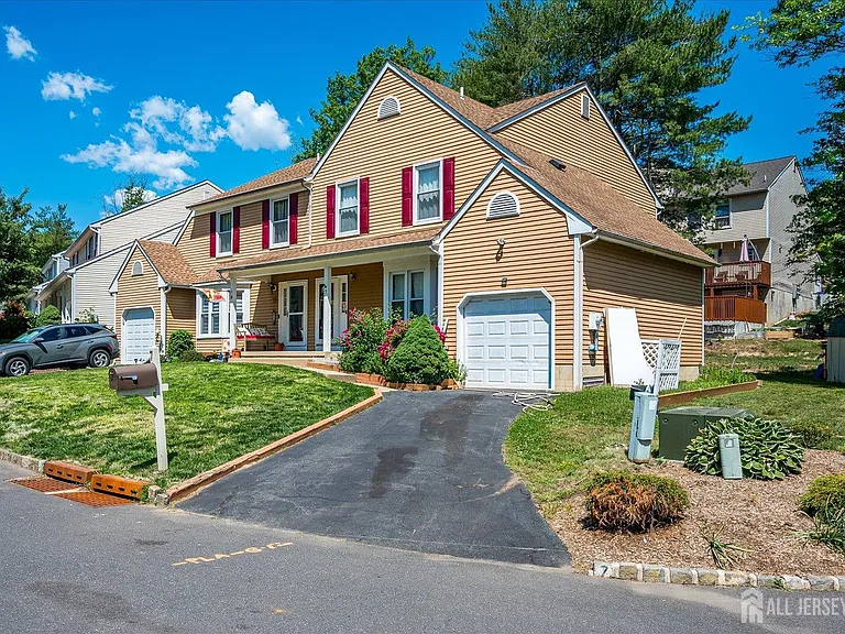 7 Buttonwood Dr — Photo 2