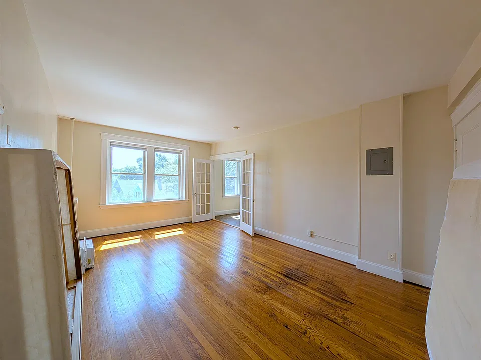 15 Linnaean St