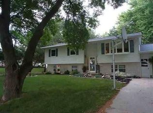 5443 Foulk Rd, Waterloo, IA 50702