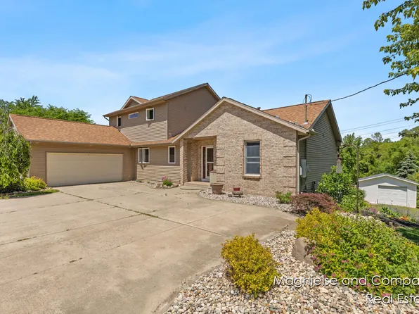 1507 146th Ave, Dorr, MI 49323
