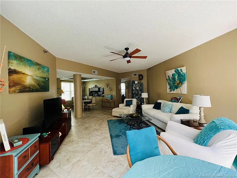 221 NE Plantation Rd #215 — Photo 18