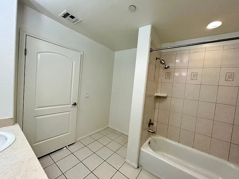 Berendo Terrace Apartment Homes — Photo 30
