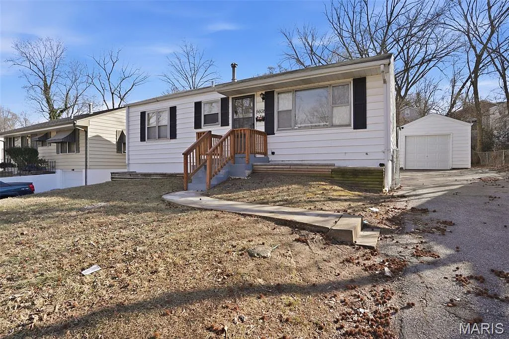 5608 Sapphire Ave photo 1