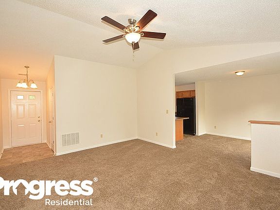 4th image of 645 Woodfield Cir