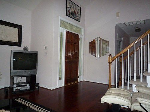 2nd image of 505 Yorktown Pl